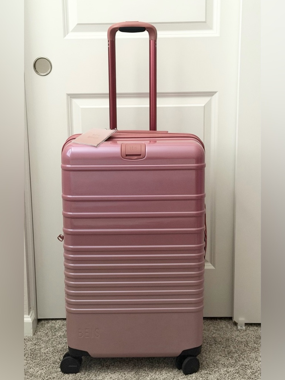 The Medium Check-in Luggage in Wicked Pink